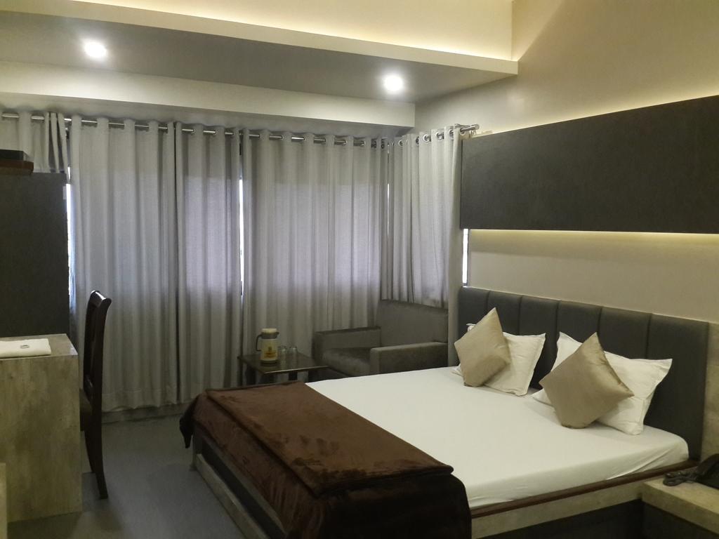 Hotel Oasis Bombay Esterno foto