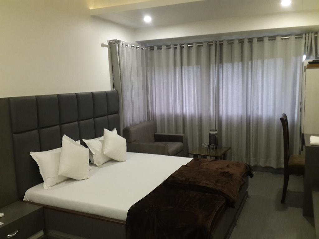Hotel Oasis Bombay Esterno foto