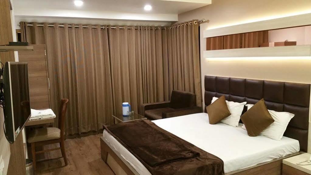 Hotel Oasis Bombay Esterno foto