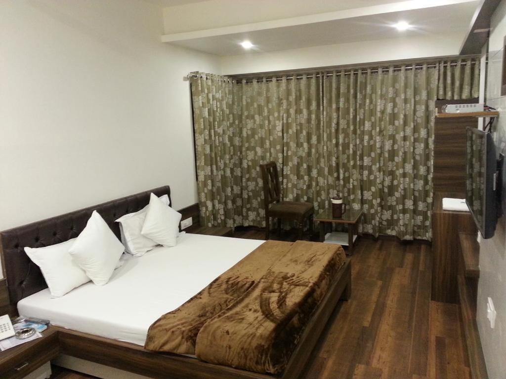 Hotel Oasis Bombay Esterno foto