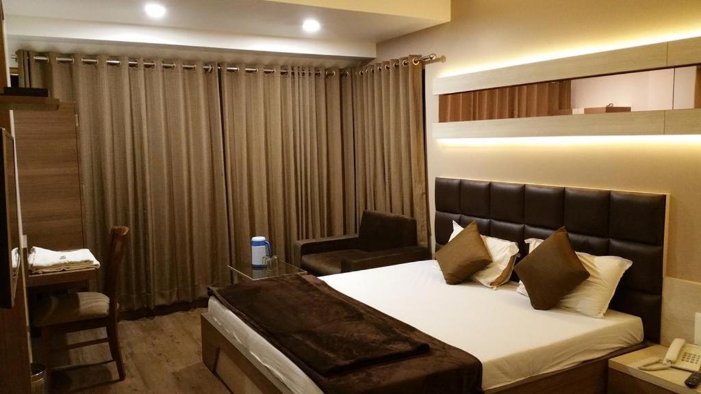 Hotel Oasis Bombay Esterno foto
