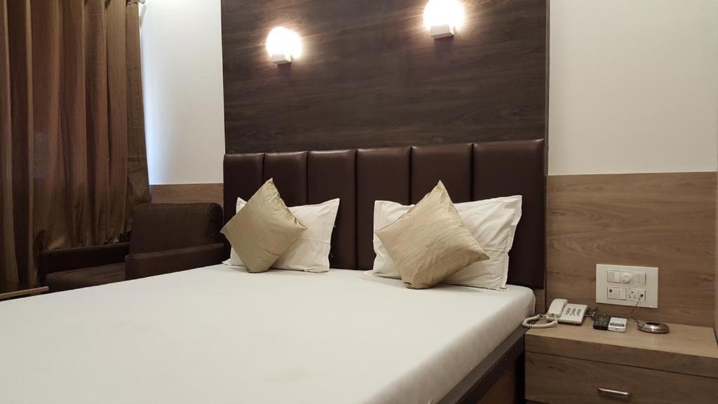 Hotel Oasis Bombay Esterno foto